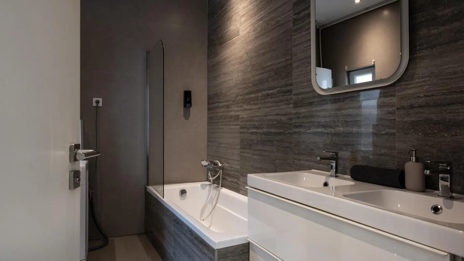 Modern Downtown Retreat At Akacfa 36 Apartment Budapest Hungary