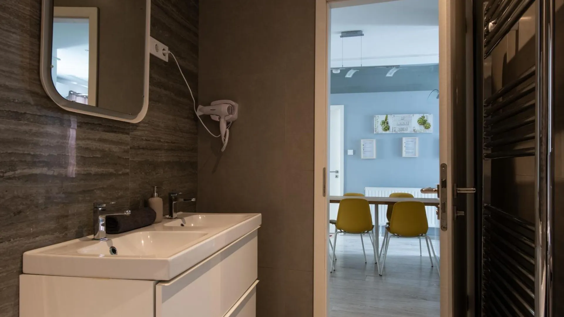 Modern Downtown Retreat At Akacfa 36 Apartment Budapest