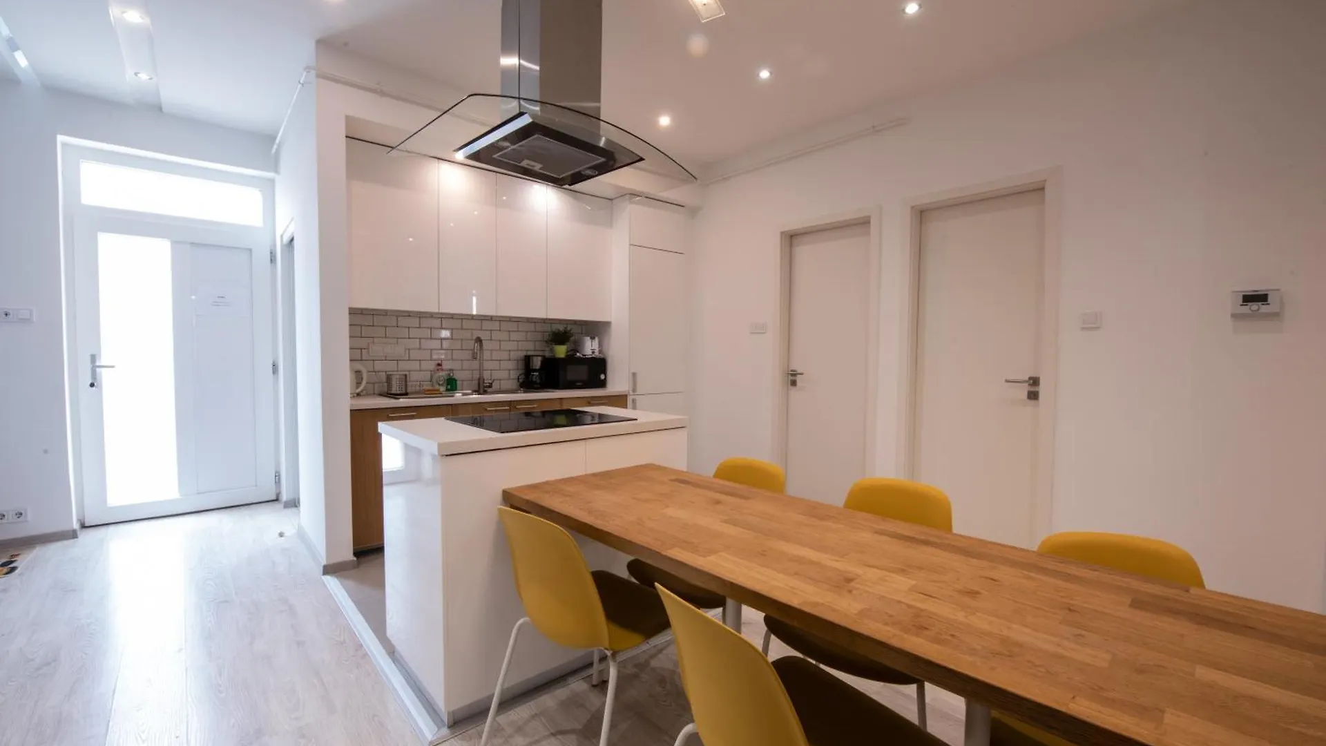 Modern Downtown Retreat At Akacfa 36 Apartment Budapest Hungary